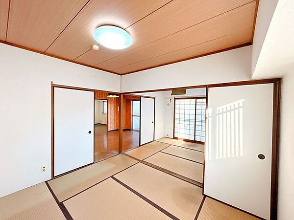 【リフォーム中】仕切り壁を設置し2部屋としてご使用いただける間取にいたします。和室から洋室に変更いたします。