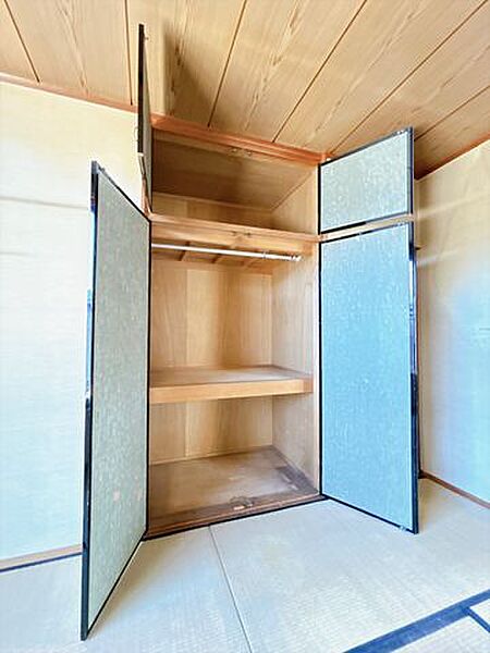 収納　収納の上段下段を上手く使って賢く収納　季節の品や布団などしまっておくのに重宝しそうですね