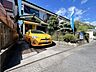 駐車場：【リフォーム中】駐車場　拡張工事中です。間口が約8.1mあるので、並列3台駐車できるようになります。