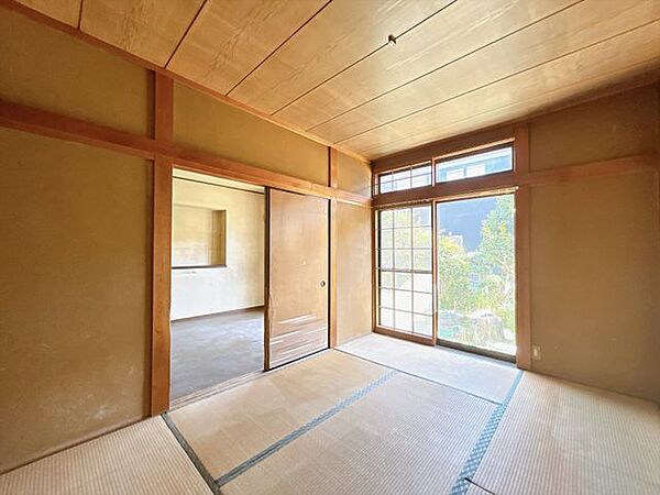 和室　リビングと隣接しているので、襖を開ければ親戚やお客様がたくさん来たときにも便利なお部屋です。
