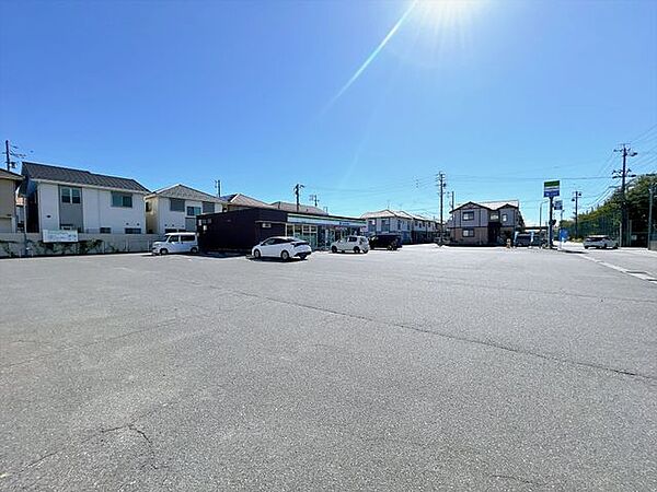 【周辺】ファミリーマート一宮奥町駅東店様まで約400ｍ（徒歩約5分）スーパーで買い忘れたものがあっても、いつでも買い出しに行ける距離で便利です。 390m