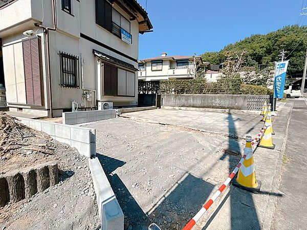 【リフォーム中】駐車場です。並列で3台駐車可能です（車種による）