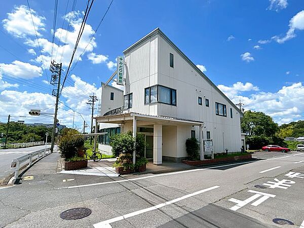 徒歩14分みどり診療所まで車で約4分。（約1.1ｋｍ） 1100m