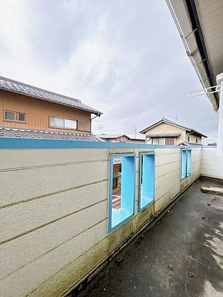 お天気のいい日は2階のバルコニーでお布団が干せます。お日さまの香りが疲れた体をあたたかく包み込みます。