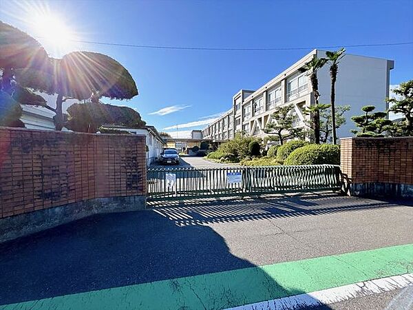 一宮市立千秋小学校 【周辺】千秋小学校まで約270ｍ（徒歩約4分）毎日の通学にも程よい距離。友達と一緒ならあっという間に学校です。