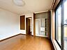 洋室：【洋室(1)】家族の分だけお部屋の使い方も様々。戸建てならではの贅沢なお部屋の使い方で日々の暮らしを充実させてください。