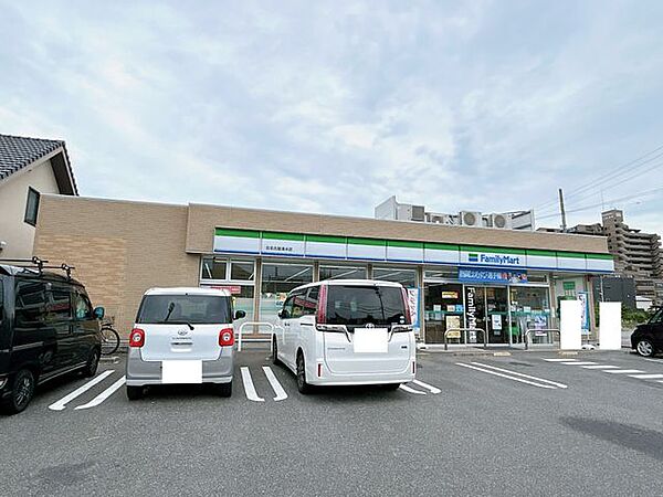 ファミリーマート北名古屋清水店様まで約500ｍ（徒歩約7分）です。