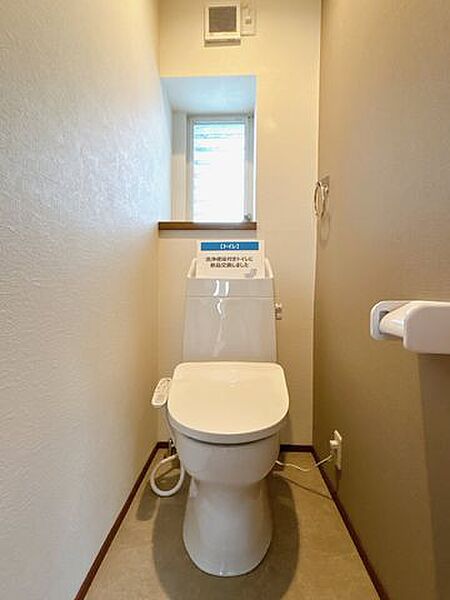 【リフォーム済】トイレは温水洗浄機能付きに新品交換しました。直接肌に触れるトイレは新品が嬉しいですよね。