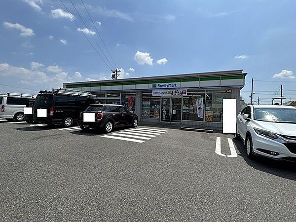 【コンビニ】ファミリーマート岩倉八剱町店様まで約1120ｍ（お車で約3分）です。