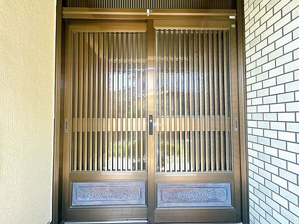 【玄関】鍵は交換してお引き渡し時まで大切に管理保管いたします。