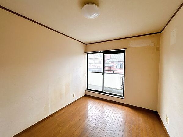 【リフォーム中】2階中央洋室です。そろそろ1人部屋が欲しい、そんなご家族の願いも叶えてあげられそうですね。