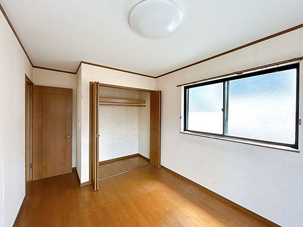 【リフォーム中】2階東側洋室です。1帖分のクローゼットを上手く使ってお部屋を広く自由に使ってみてください。