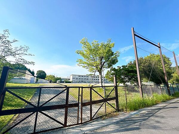 瀬戸市立東山小学校まで/徒歩約7分。 540m