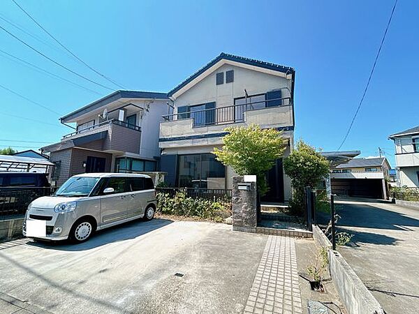 合計2台（車種により3台）停めれるようになります。お友達が遊びに来ても敷地内に車を停めておく事ができるので安心です。