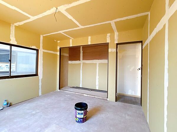 クローゼットへは洋服や季節用品も収納できて便利です。空いた空間で心地よいプライベートルーム作りを楽しんでください。