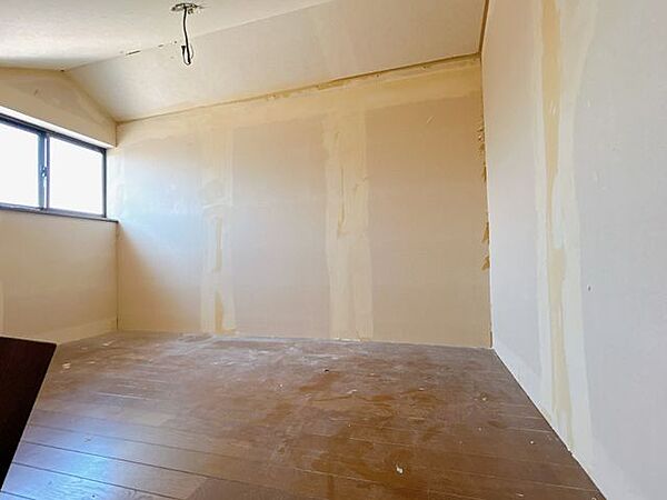 【同仕様写真】各居室の照明器具は新品交換。