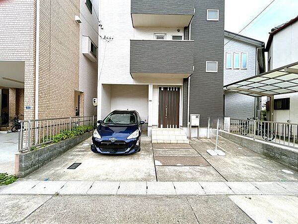 駐車場。並列2台駐車できます。