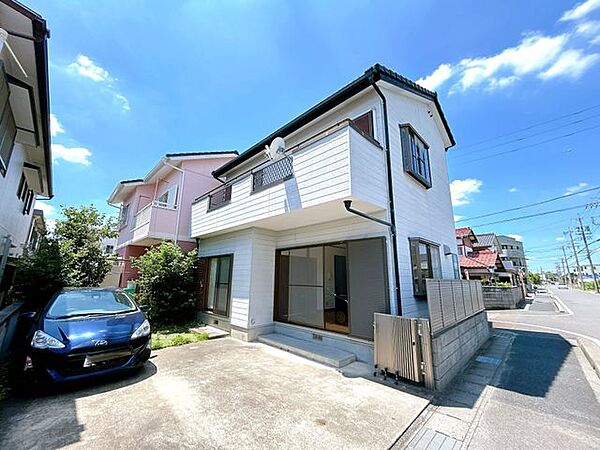 【外観】明るさと清潔感を大切にしたシンプルな外観フォルムが魅力の住宅です。