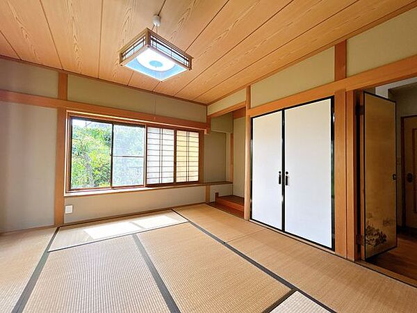 【和室】来客時は玄関側からすぐお通しできるので、客間としてもお使いいただけます。