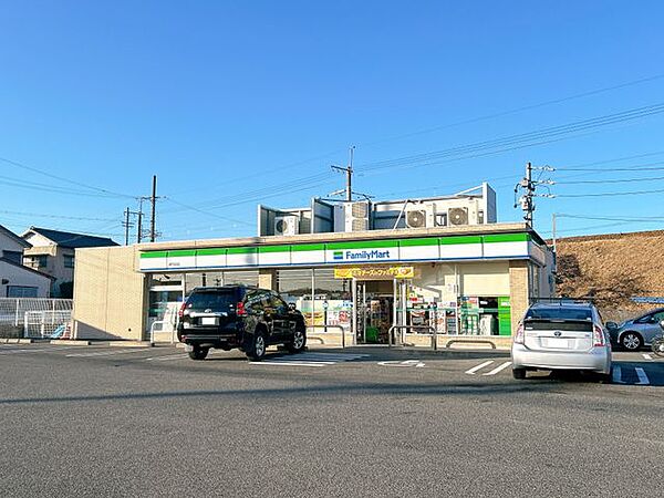 【コンビニ】ファミリーマート瀬戸菱野台店様まで約500ｍ（徒歩約7分）
