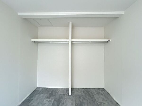 【リフォーム後　収納】こちらは2階南西にある洋室の収納です。収納もある部屋なの使い勝手の良い洋室です。