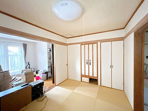 【現況】和室は琉球畳を使用しておりモダンな雰囲気となっております。