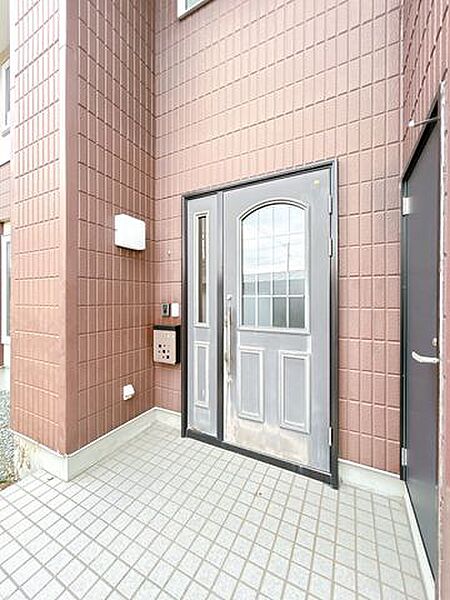 【現況】玄関ドアは断熱ドアとなっております。
