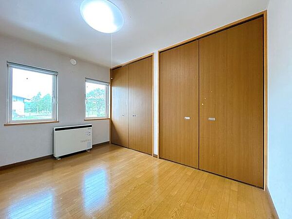 【現況】1階北西側にある約6帖の洋室です。