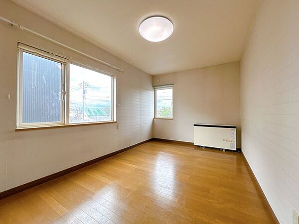 【現況】2階南西側にある約7.5帖の洋室です。