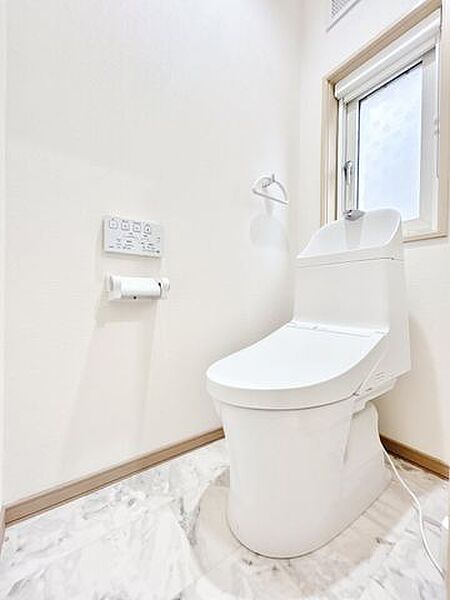 【リフォーム済　トイレ】新品の温水洗浄便座付きトイレに交換いたしました。直接肌に触れるトイレは新品が嬉しいですよね。