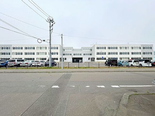 苫小牧市立苫小牧東小・中学校 徒歩6分。 430m