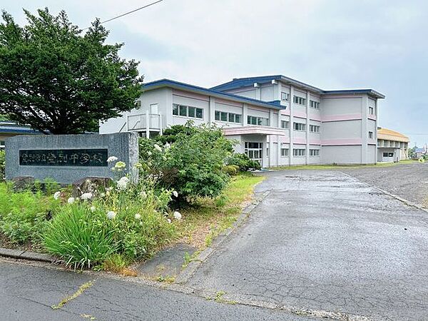登別市立登別中学校まで徒歩9分。 650m