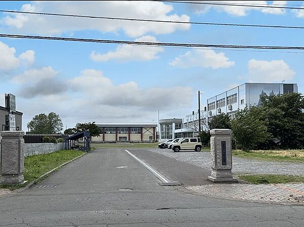 【当別町立西当別小学校】当別町立西当別小学校まで約1380ｍ徒歩約18分。