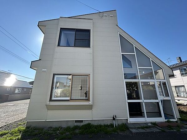 【リフォーム済＿外観】外壁は前所有者様が金属サイディングに上張しております。屋根は塗装いたしました。