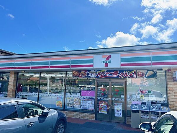 西 【周辺環境/コンビニ】セブンイレブン掛川上屋敷店まで約1ｋｍ（車で約3分）。 2200m