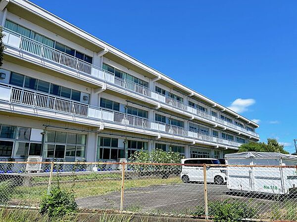 セブンイレブン掛川上屋敷店 【周辺環境/小学校】第二小学校まで約1.7ｋｍ（徒歩で約20分）。 1000m