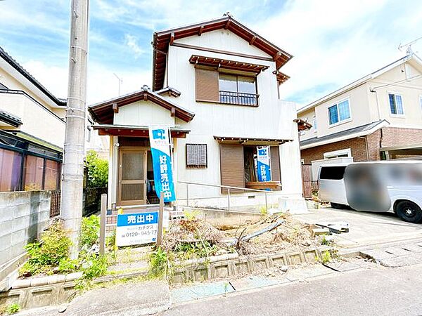 【リフォーム中/外観】（7/11撮影）外壁塗装と駐車場造成を行います。軽自動車・コンパクトカー2台と横付け1台の計3台になる予定です。