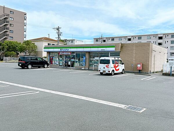 ファミリーマート磐田東新町店490m徒歩7分。
