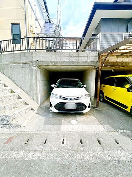 【駐車場】敷地内に堀車庫1台停まります。