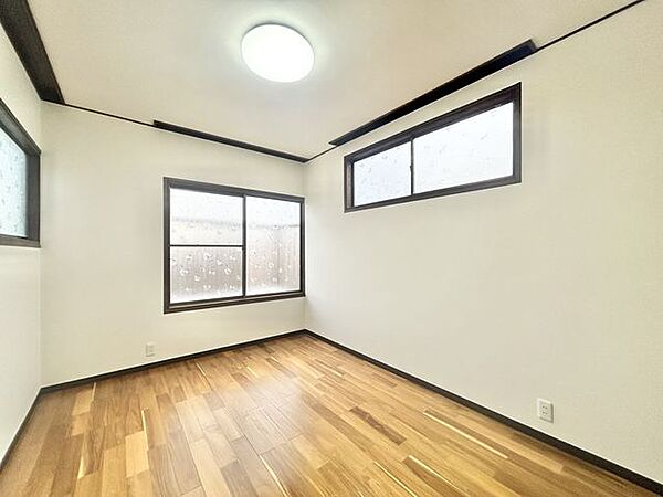 【リフォーム済】床はフローリング張替、天井壁クロス張替を行いました。
