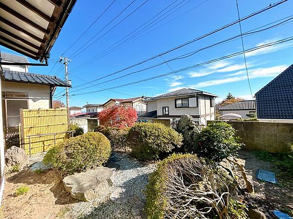 【リフォーム済】和の体裁の庭木は、一部伐採し、剪定も行いました。