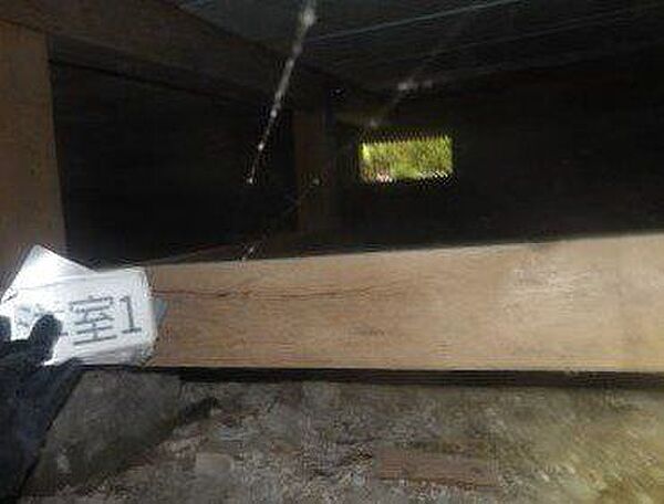 中古住宅の3大リスクである、雨漏り、主要構造部分の欠陥や腐食、給排水管の漏水や故障を2年間保証します。その前提で床下まで確認の上でリフォームし、シロアリの被害調査と防除工事もおこないます。