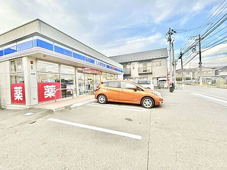 仙台市立八幡 【コンビニ】ローソン仙台柏木三丁目店様まで約350ｍ、徒歩約5分です。ちょっとしたお買い物の際に近くにコンビニがあると便利ですね。 1000m
