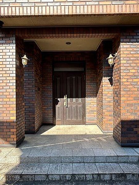 重厚感のある立派な玄関です