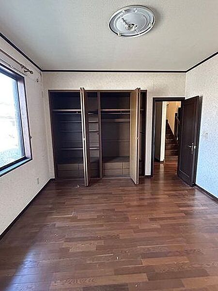 1F北側洋室には大きなクローゼットがあります