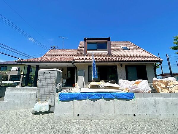 【リフォーム中8/6撮影】外観です。外壁は塗装を行います。塗装を行うと、見た目の印象がガラッと変わりますよ。