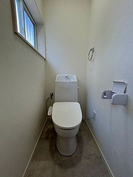 1Fトイレは新品交換しました