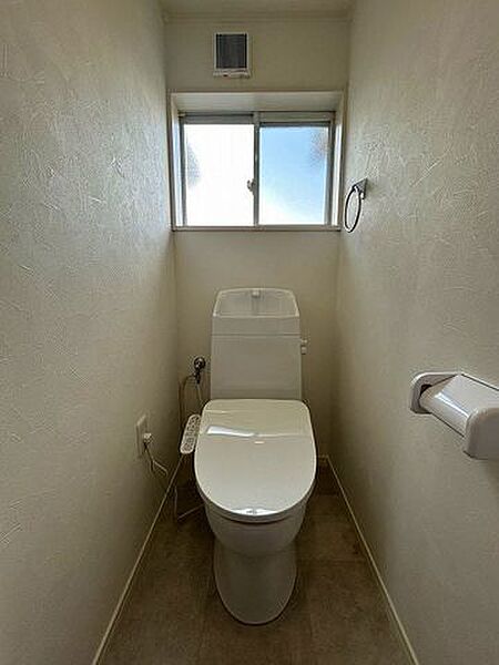 2Fトイレは新品交換しました