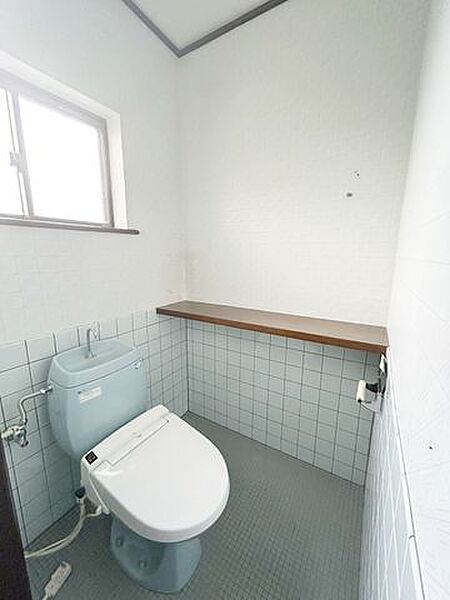 【8/31まで現況販売】1階トイレです。2階にもトイレがあるので、混み合うことも解消できそうです。