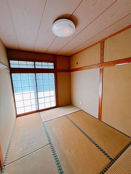 【9/13まで現況販売】中央6畳和室です。独立した居室なので、お子様のお部屋にいかがでしょうか。